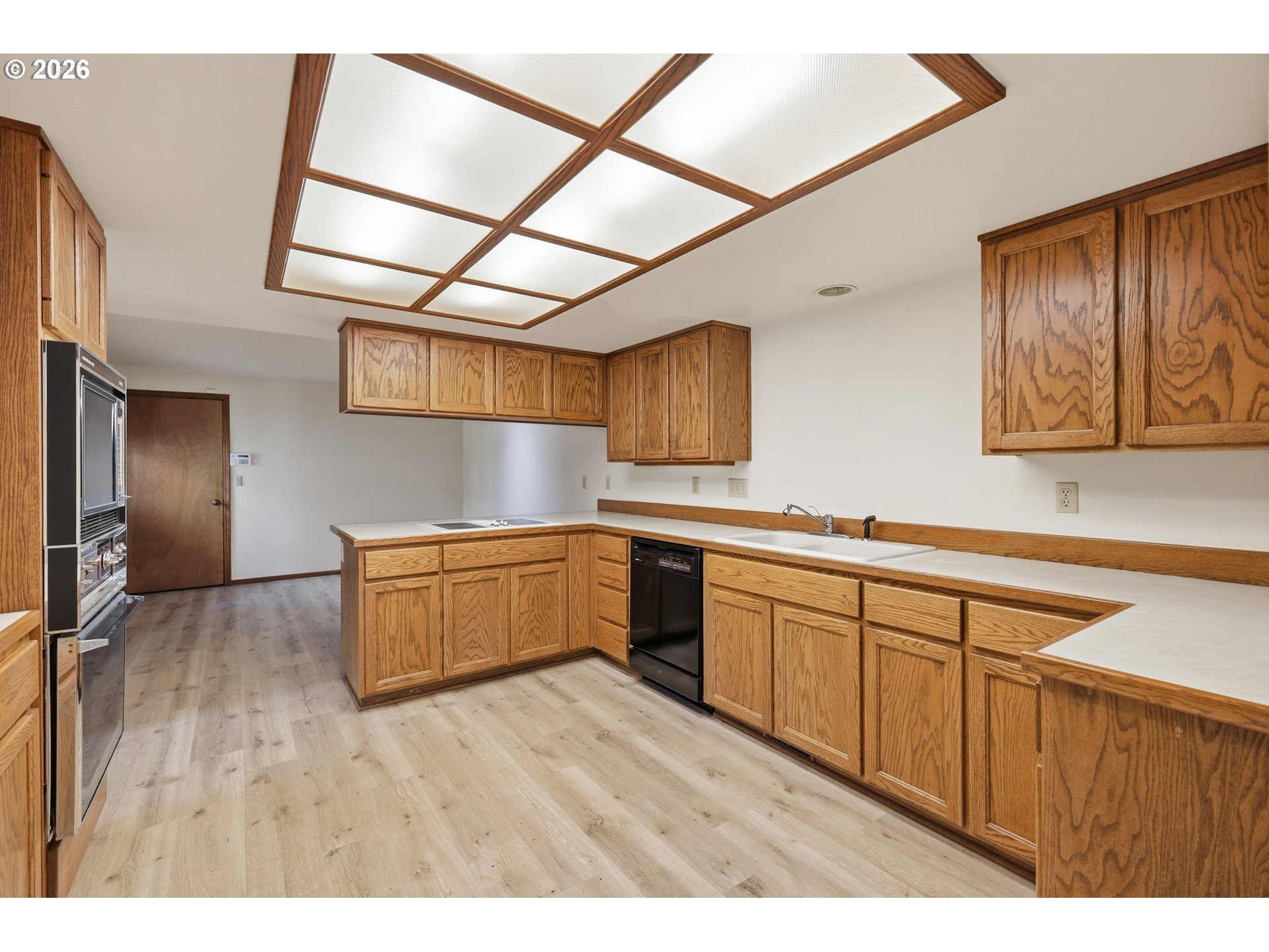 587 Wimbledon Ct Property Photo 12