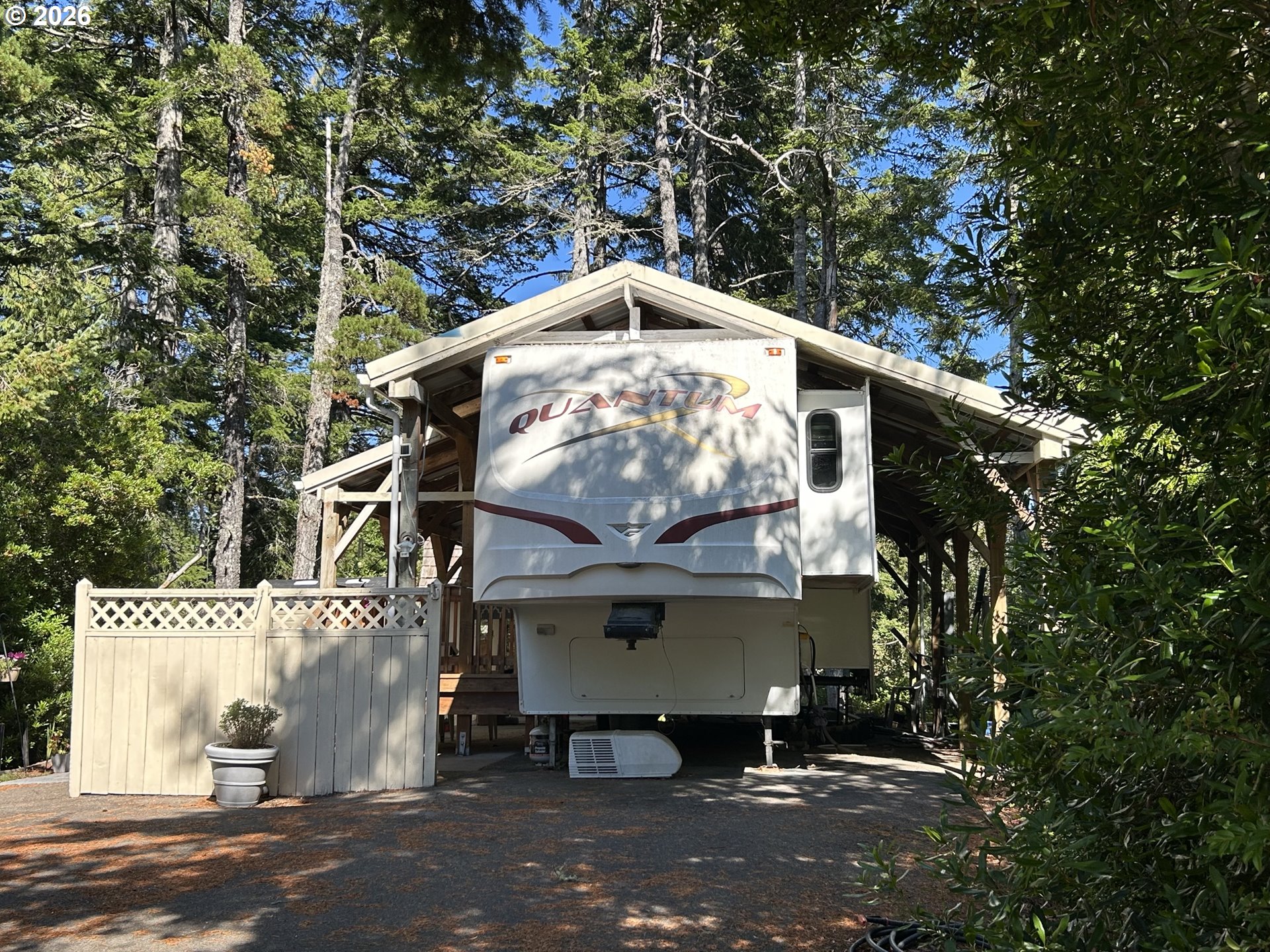 141 Outer Dr Property Photo 1
