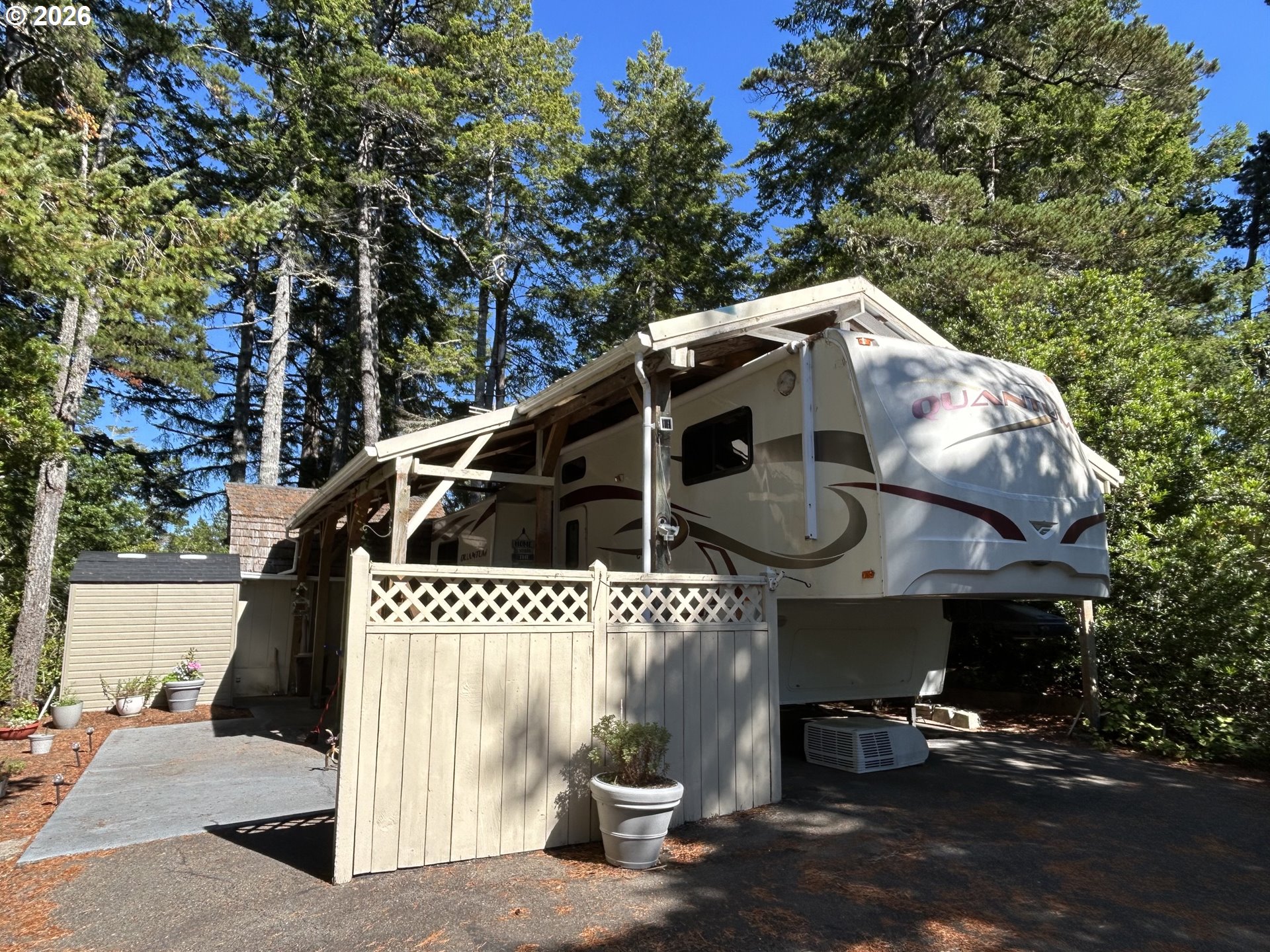 141 Outer Dr Property Photo 2