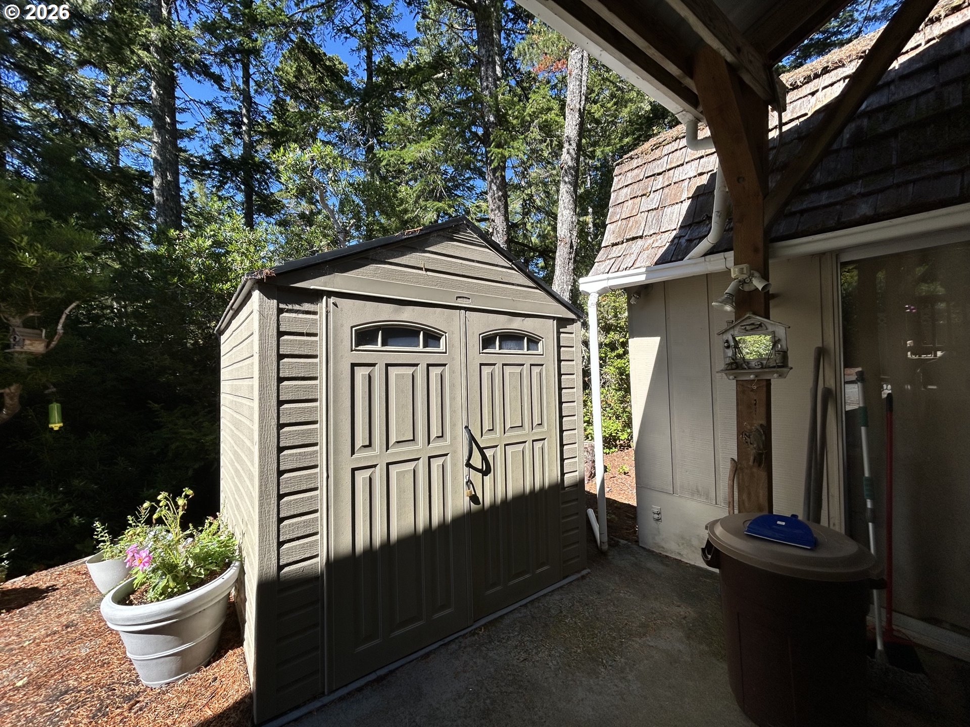 141 Outer Dr Property Photo 4
