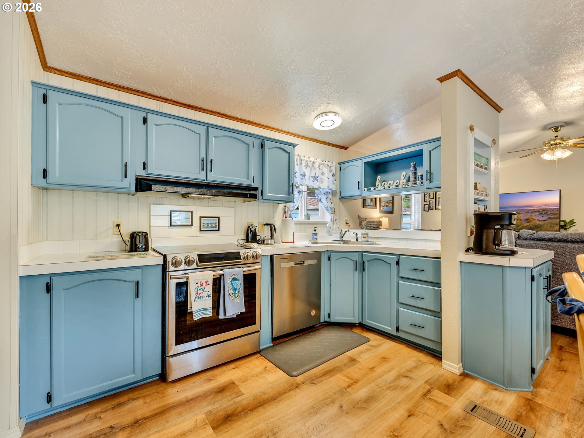 1087 S Harbor St Property Photo 12