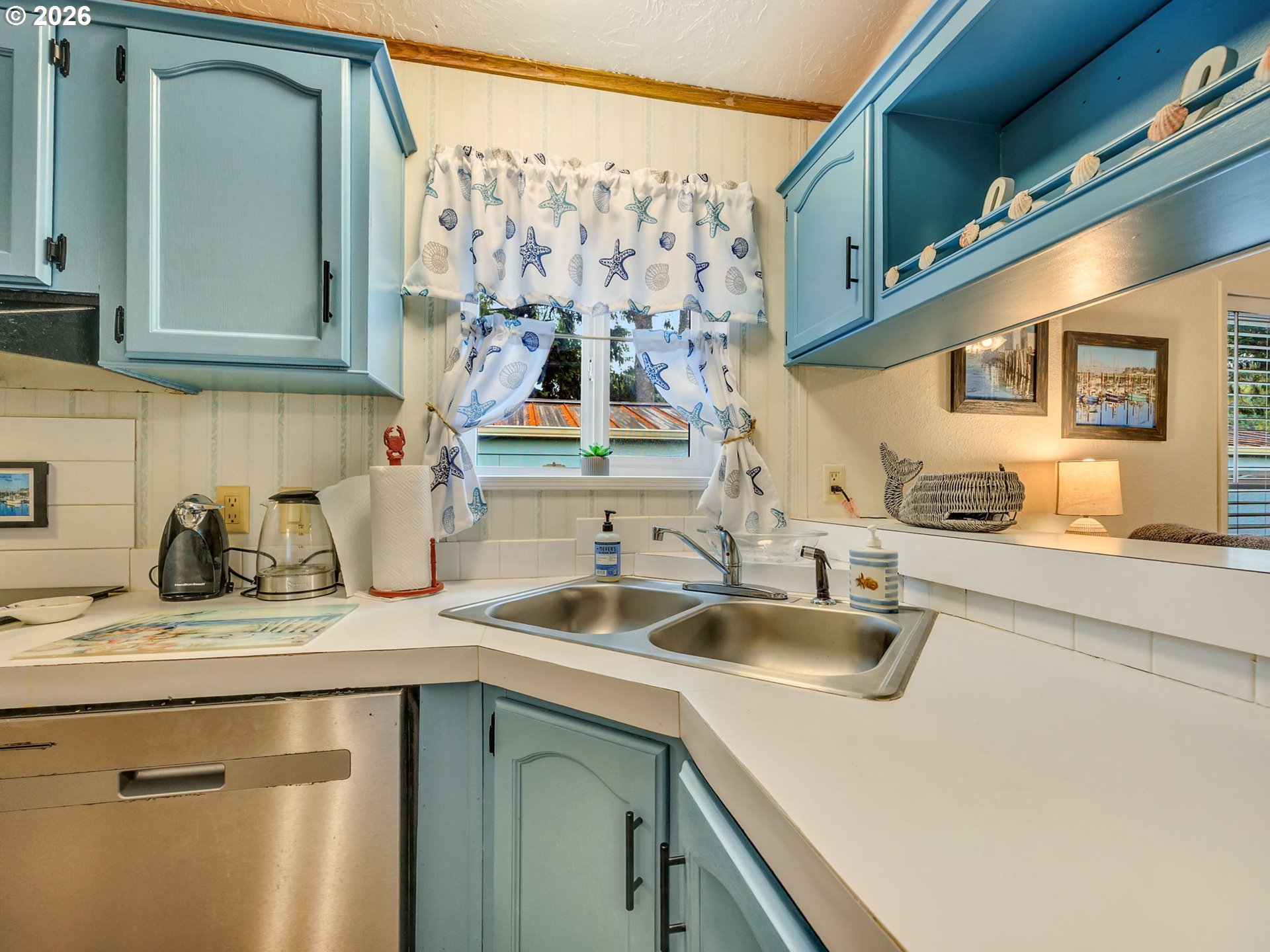 1087 S Harbor St Property Photo 14