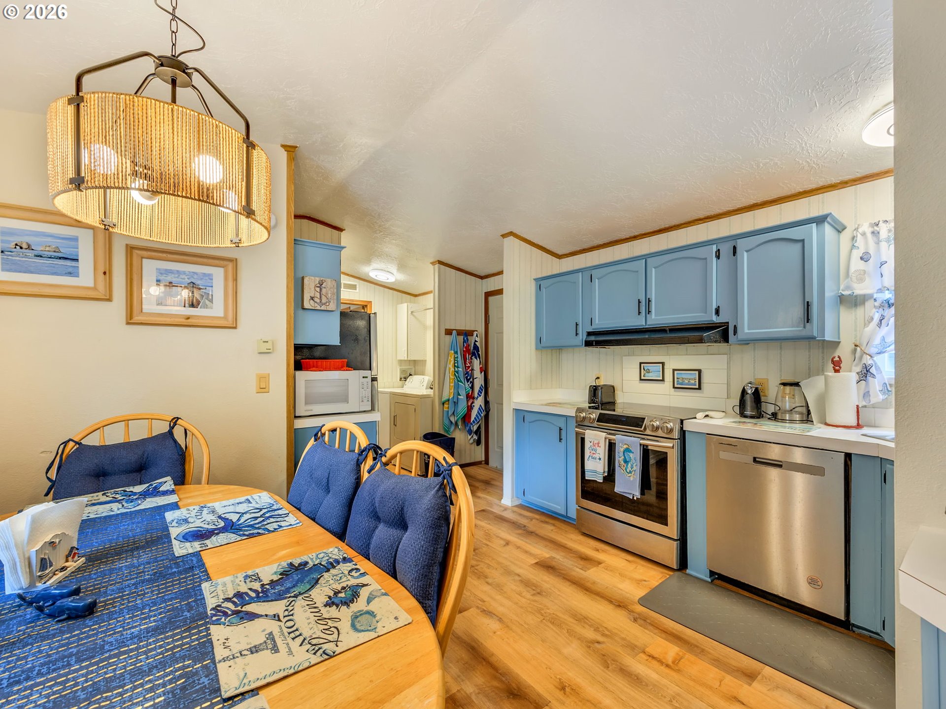 1087 S Harbor St Property Photo 16