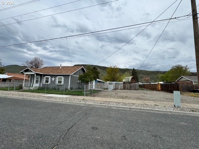 1009 Valley Ave Property Photo 2