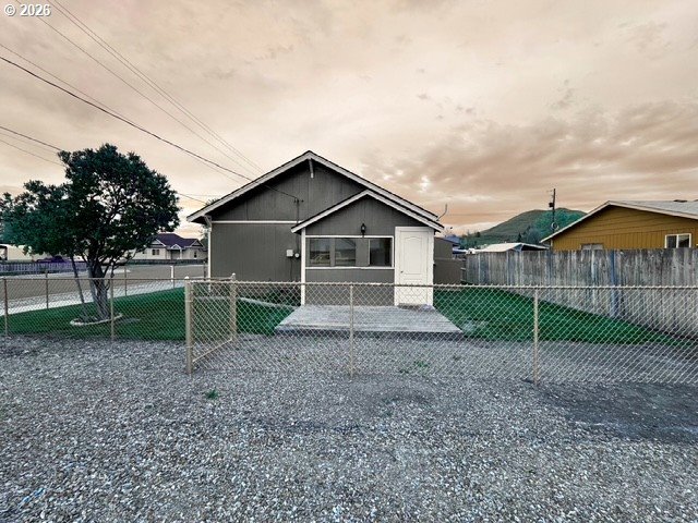 1009 Valley Ave Property Photo 3