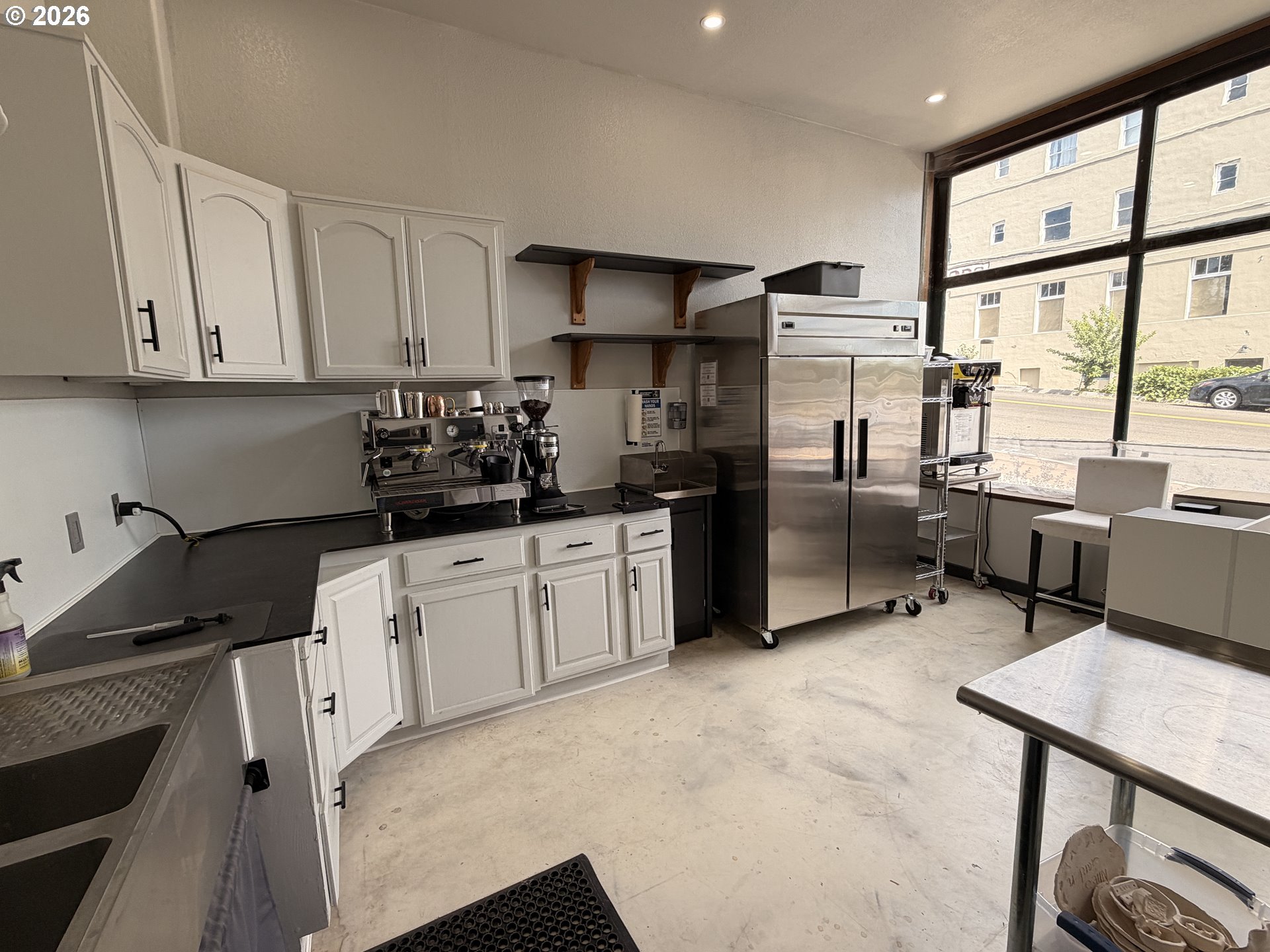 1005 1st St Property Photo 6