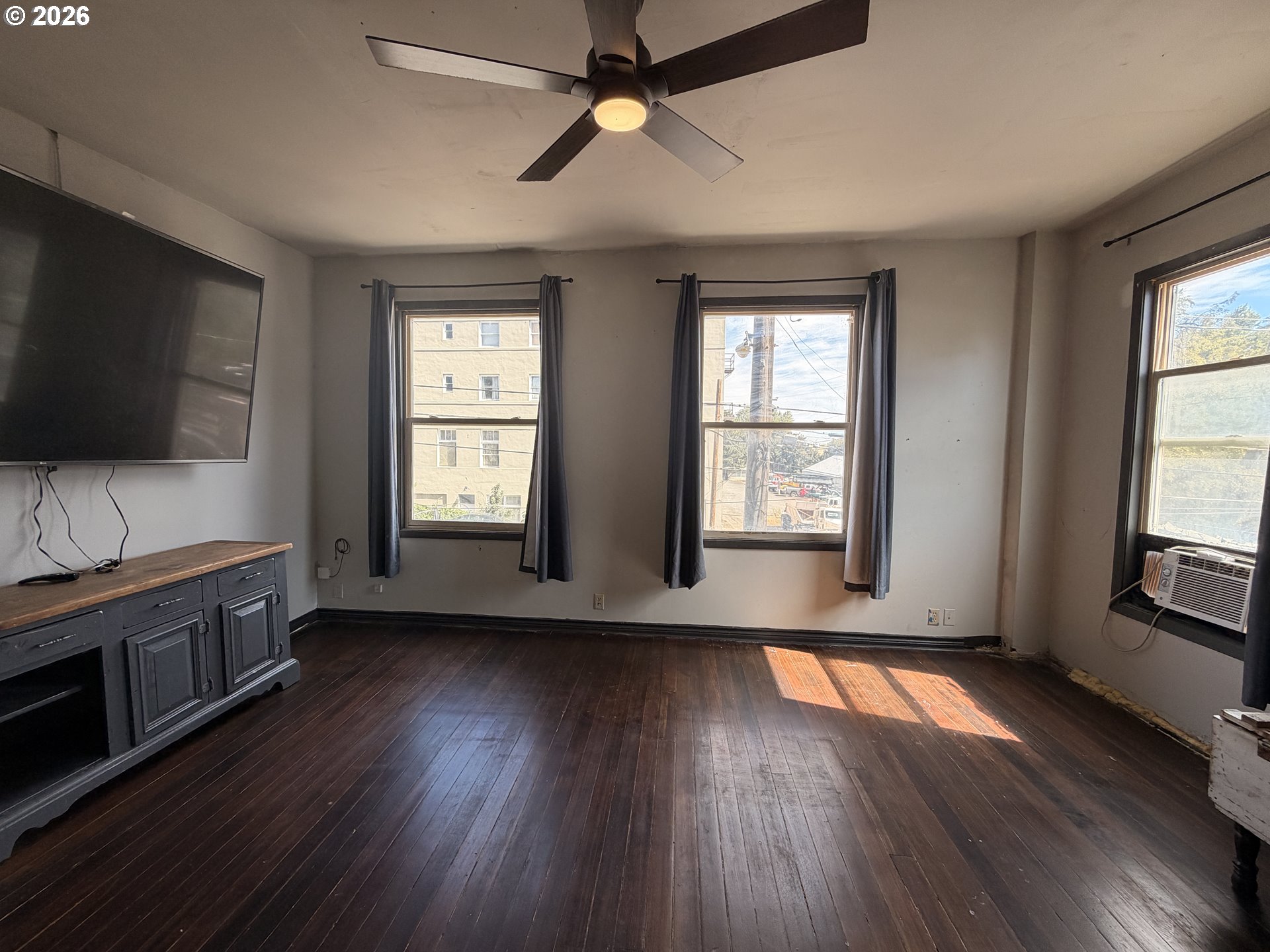 1005 1st St Property Photo 27