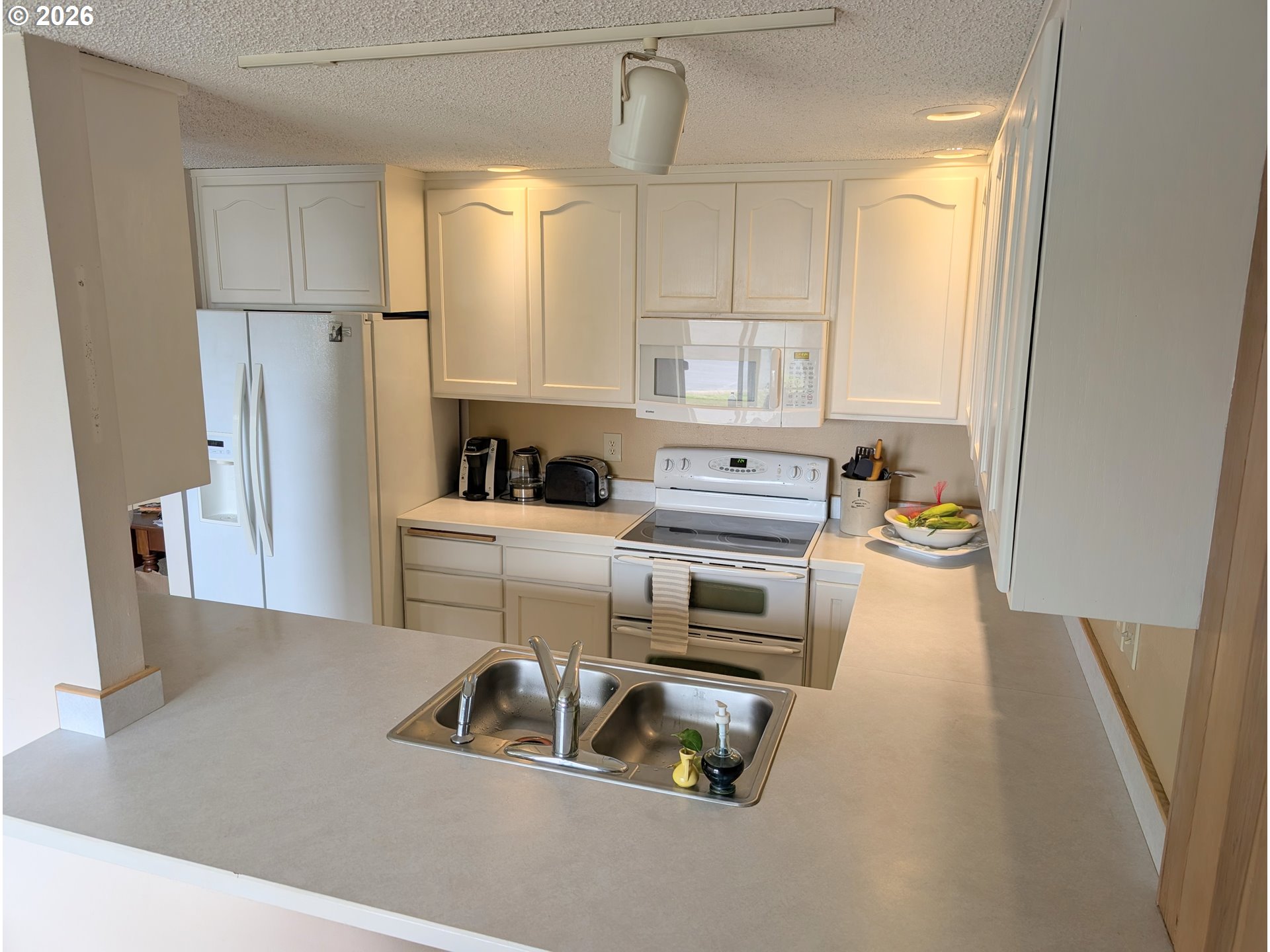 1070 Bay St 22 Property Photo 12