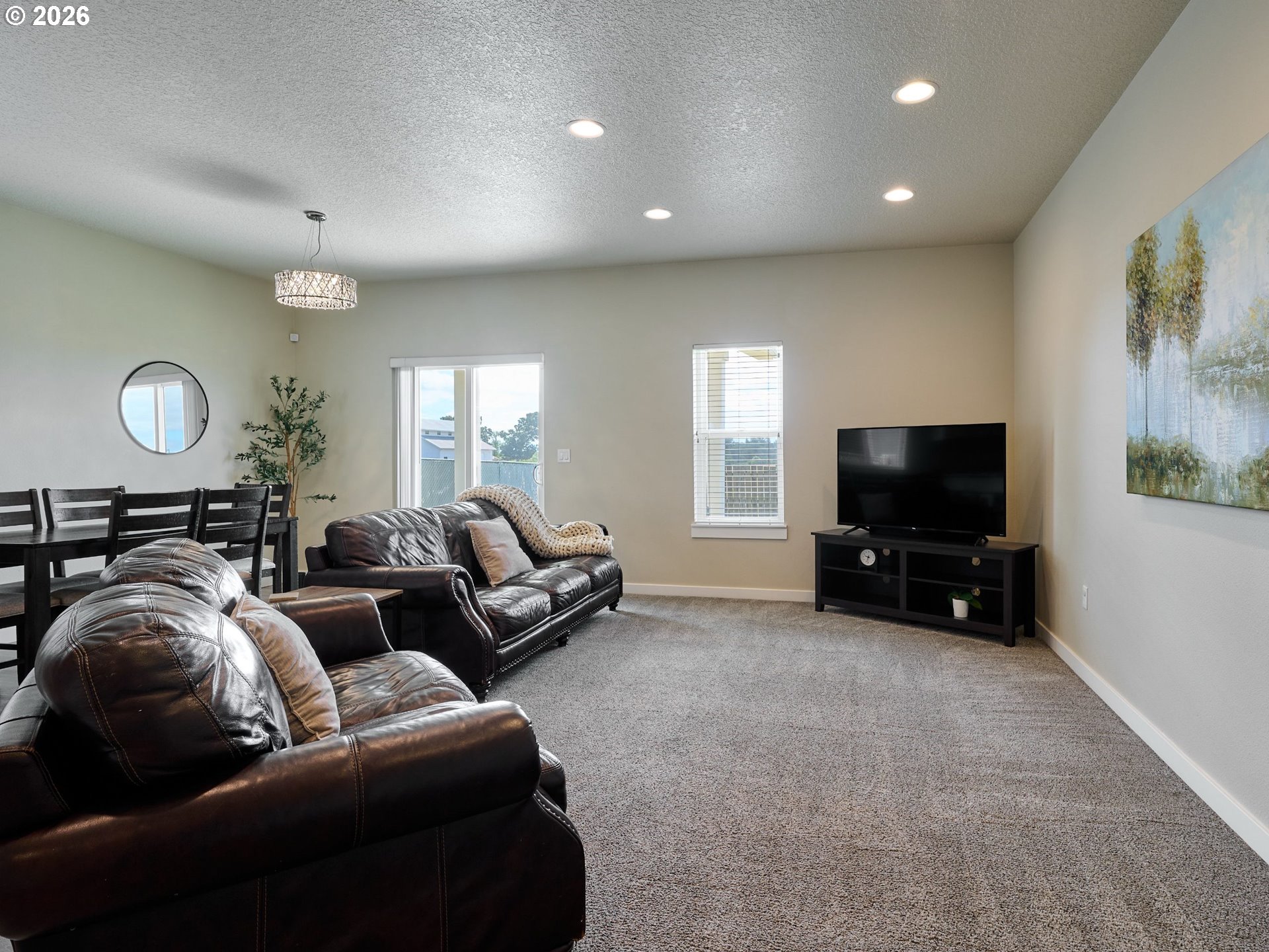 542 E Elm Loop Property Photo 4