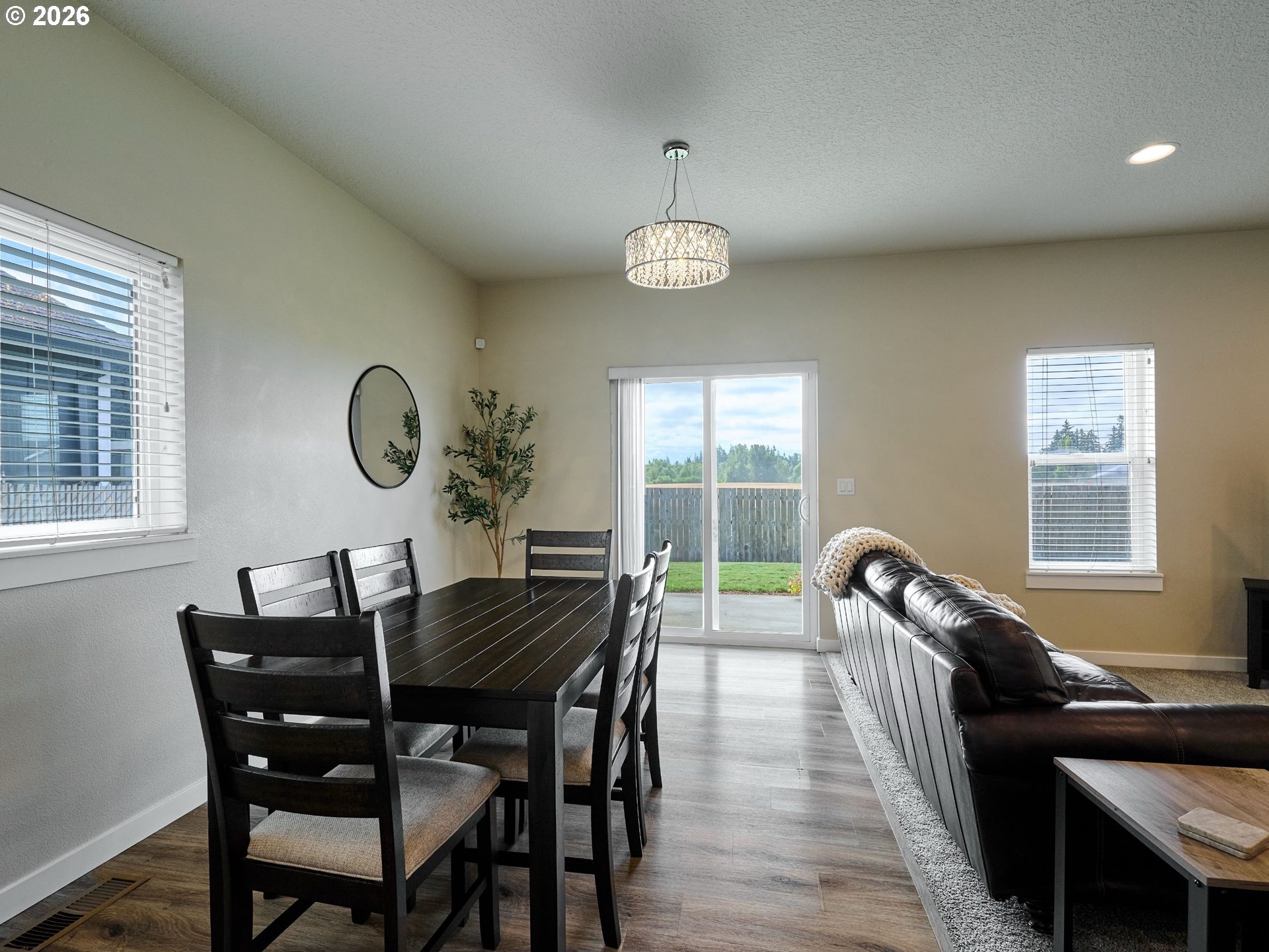 542 E Elm Loop Property Photo 11