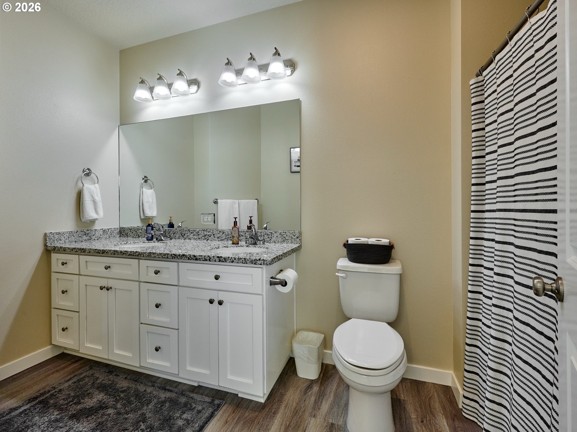 542 E Elm Loop Property Photo 17