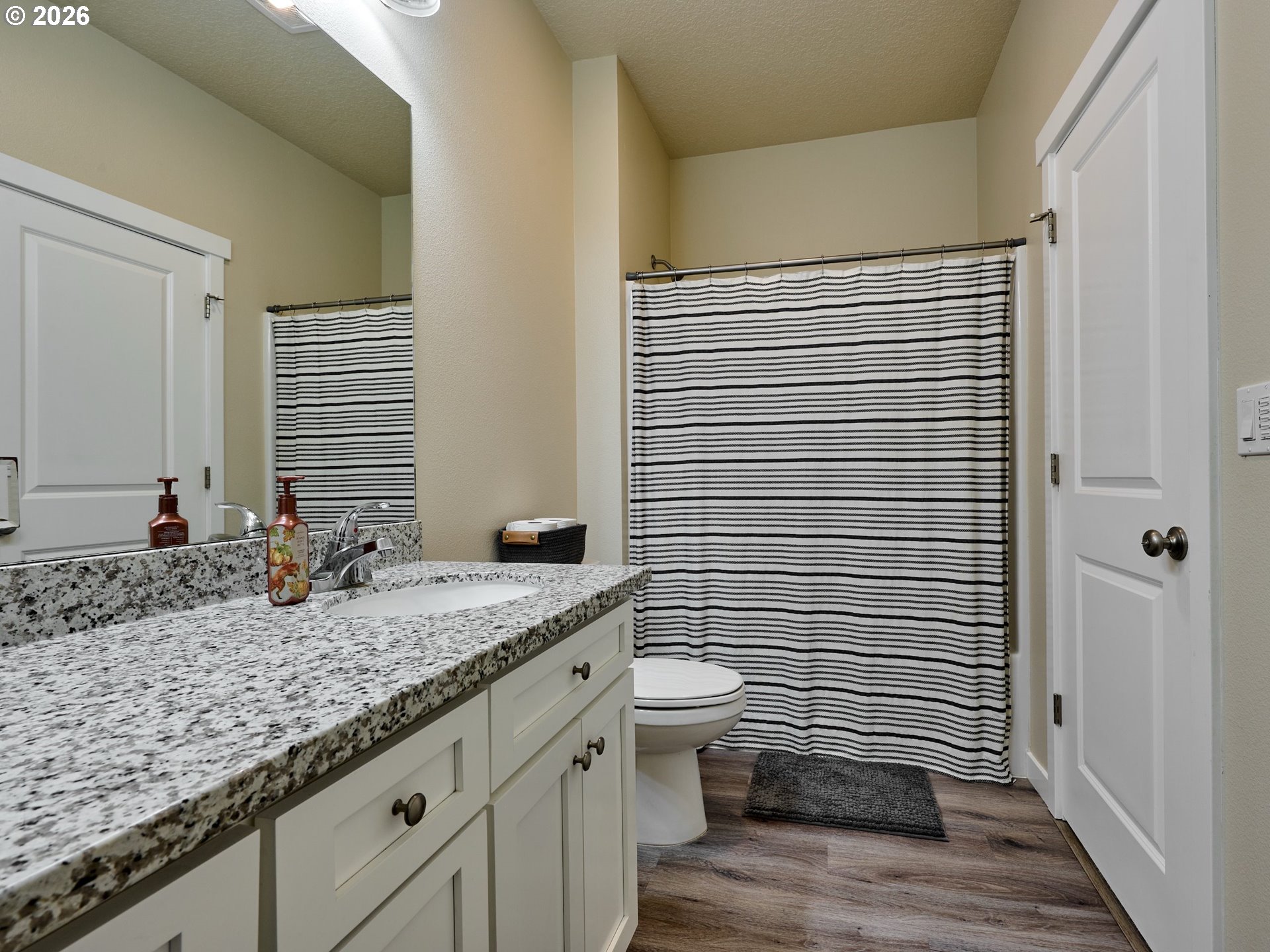 542 E Elm Loop Property Photo 18