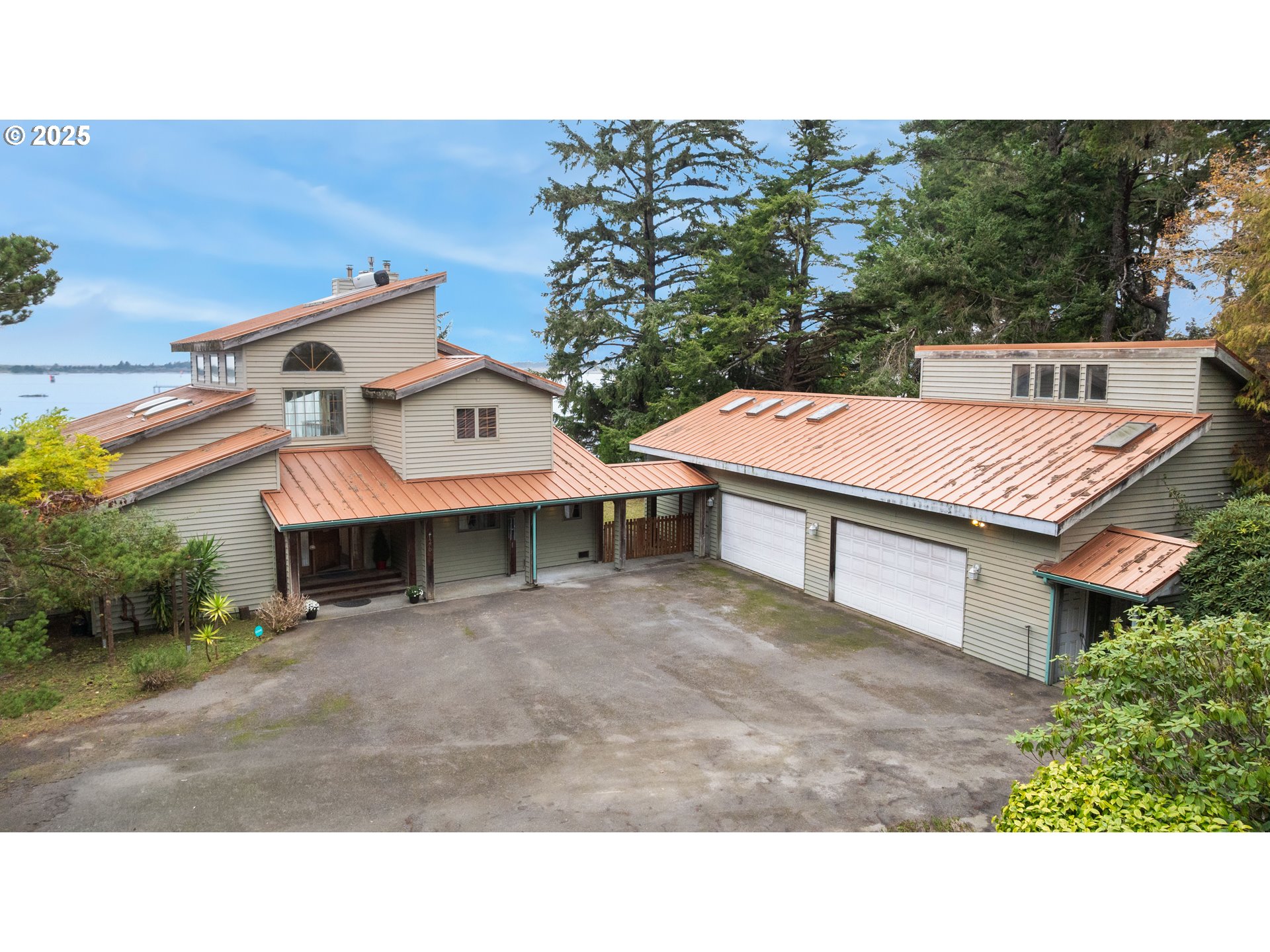 1270 Seagate Ave Property Photo 1