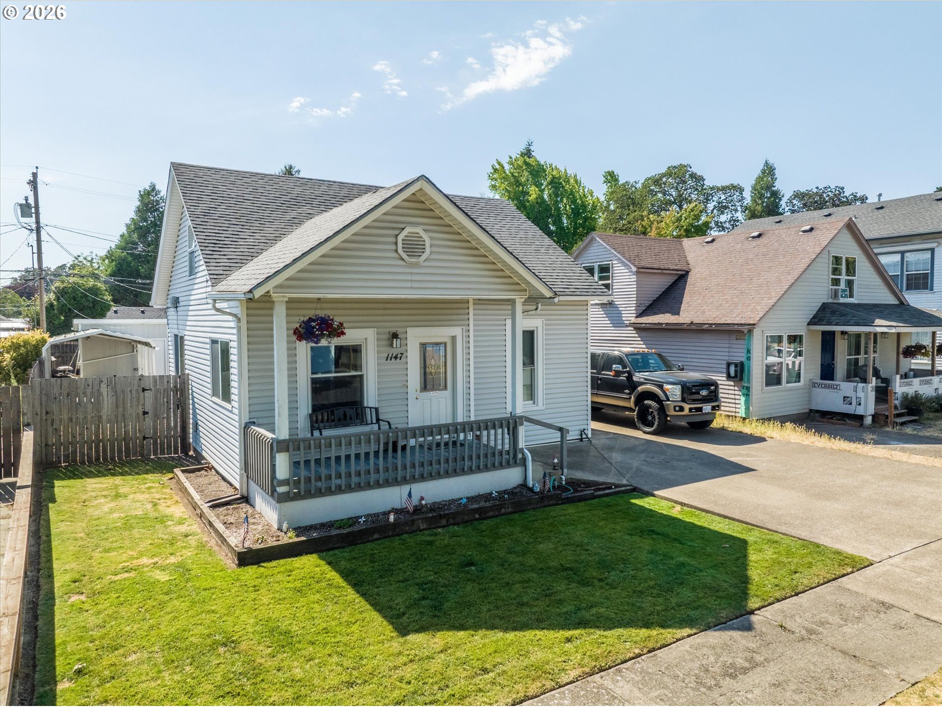 1147 Juniper St Property Photo 36