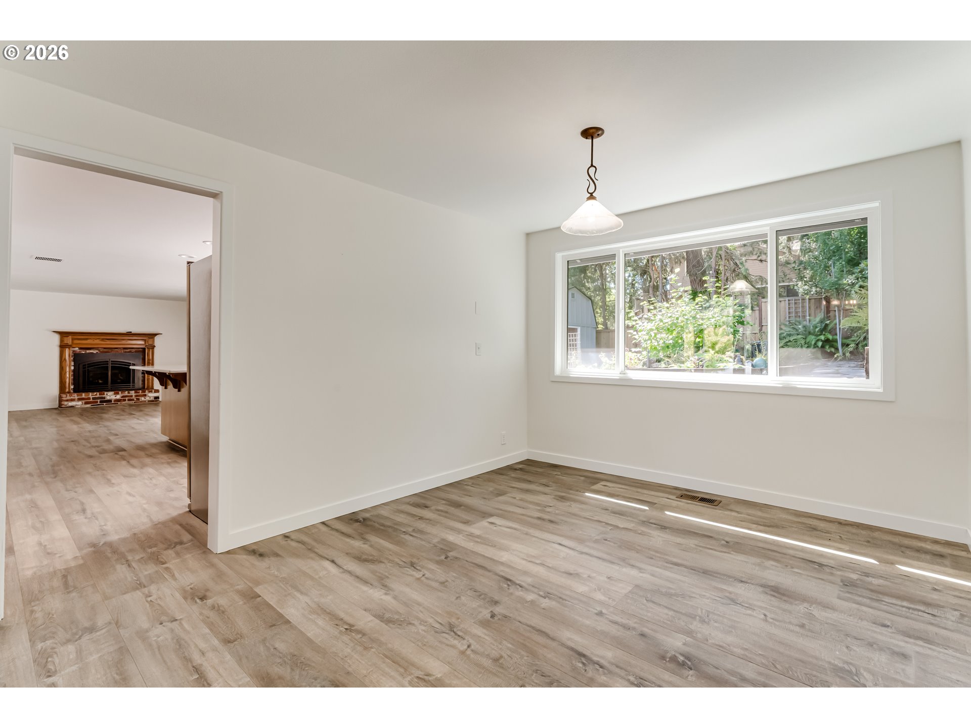 594 Empress Ave Property Photo 7