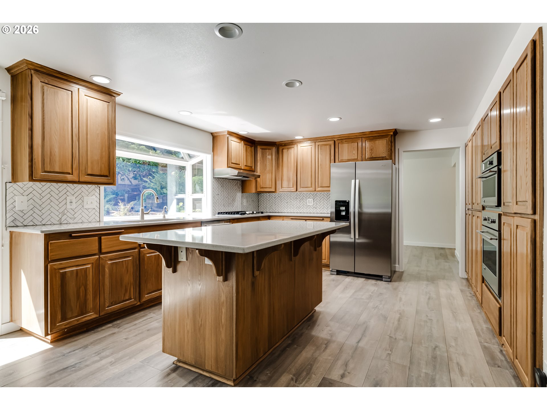 594 Empress Ave Property Photo 8