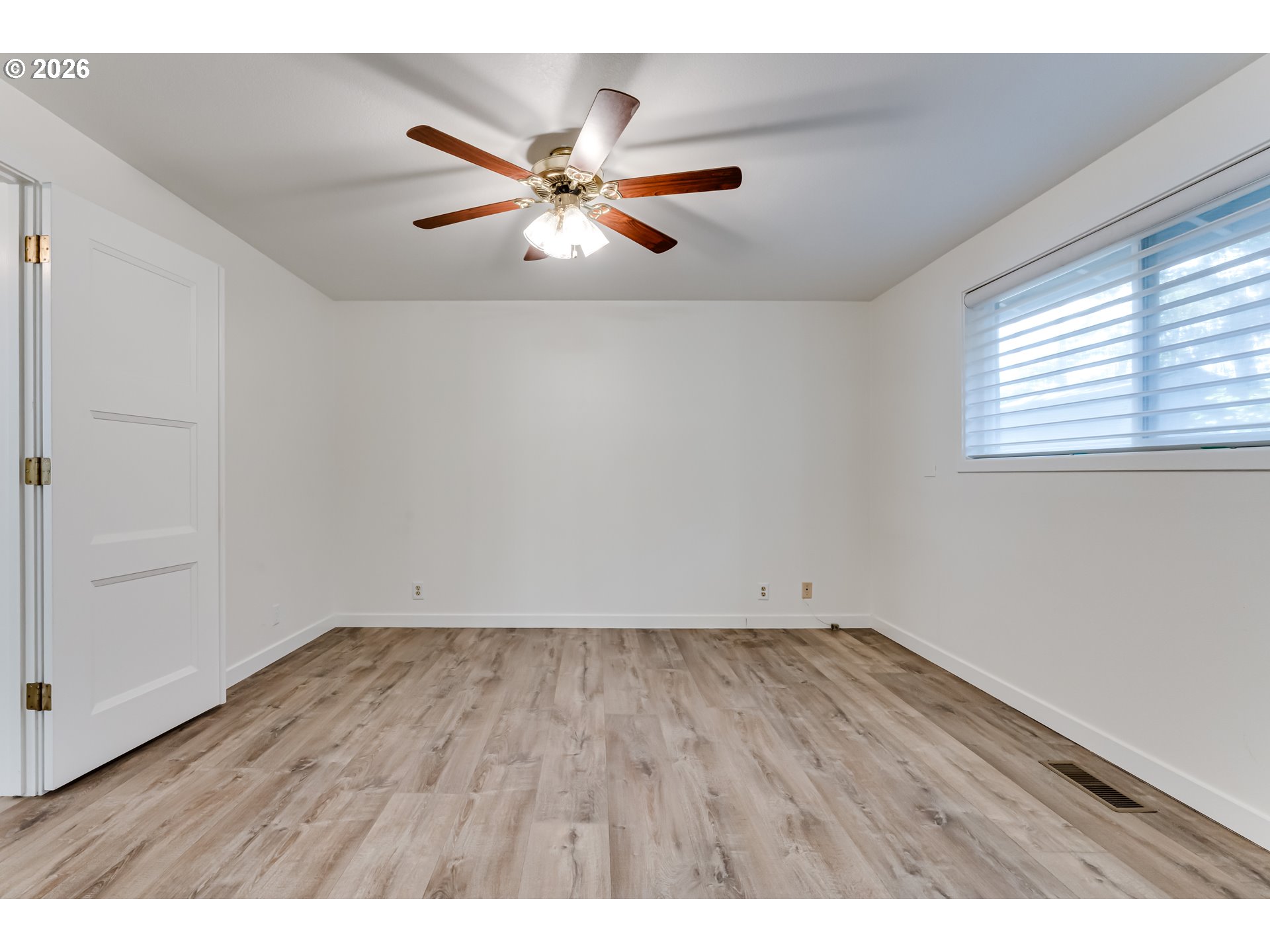 594 Empress Ave Property Photo 12