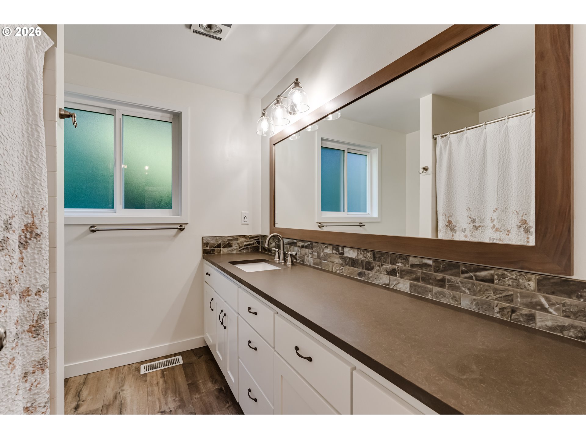 594 Empress Ave Property Photo 16
