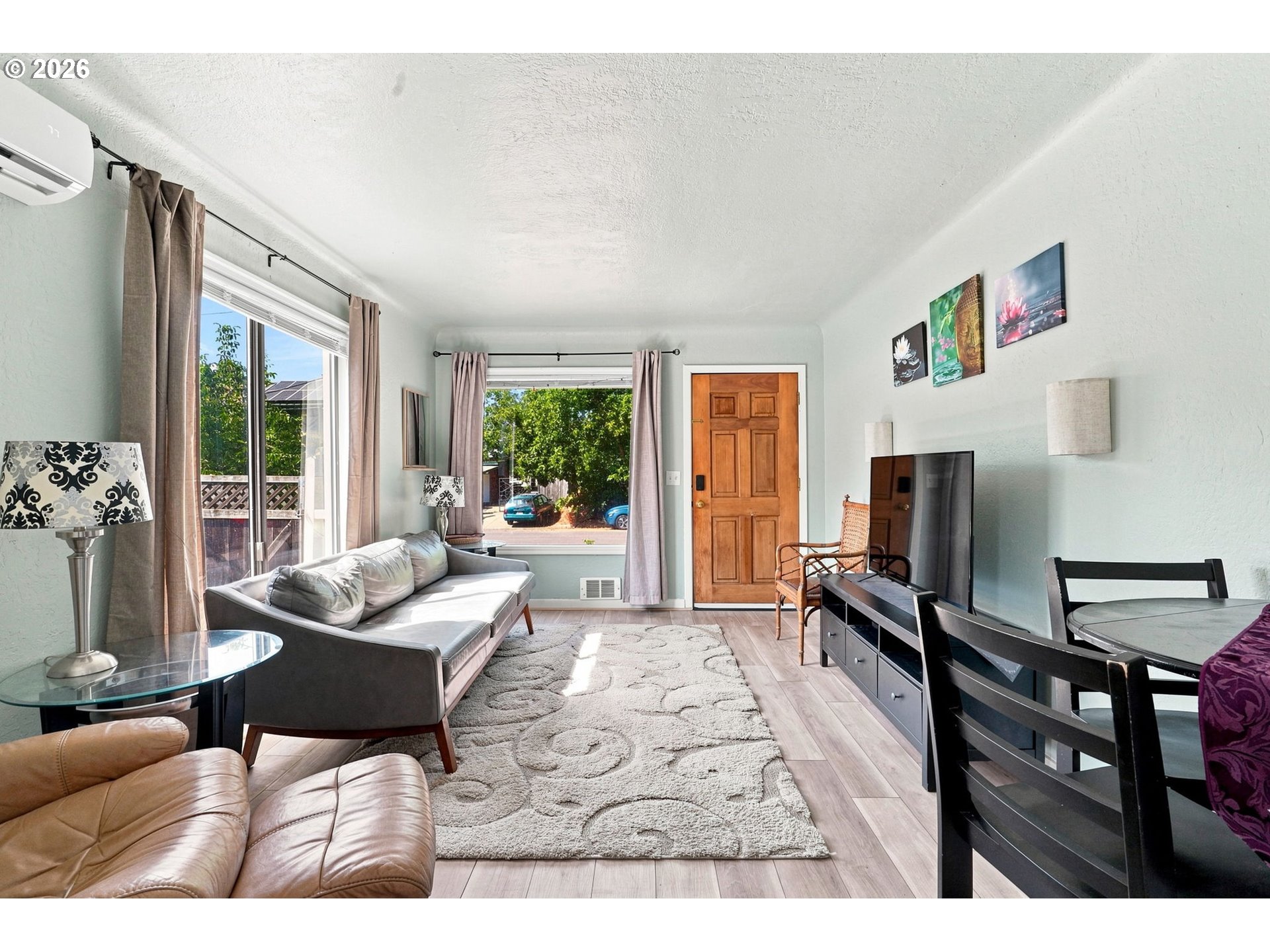 1572 W Broadway Property Photo 3