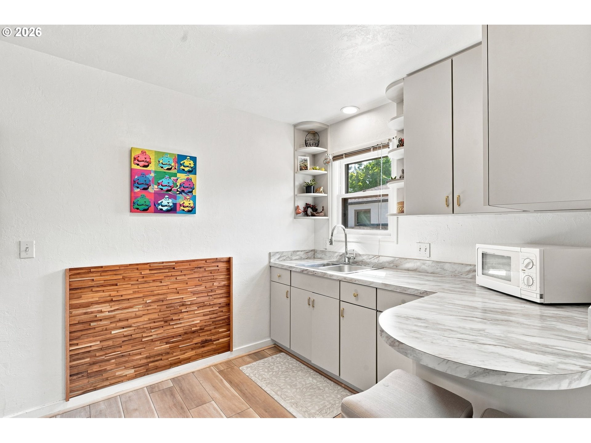 1572 W Broadway Property Photo 8