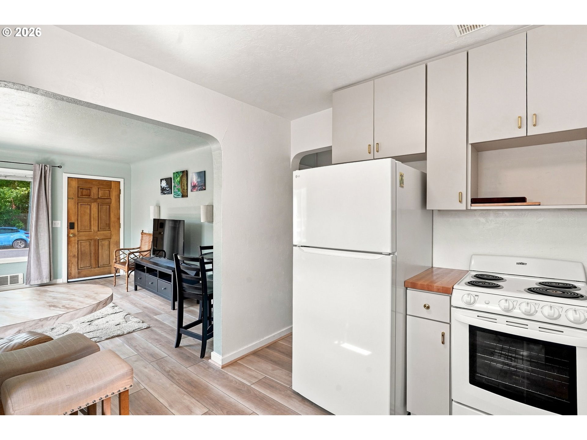 1572 W Broadway Property Photo 9