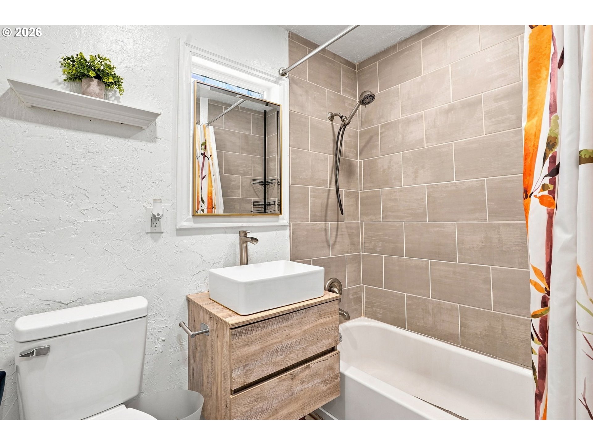 1572 W Broadway Property Photo 15