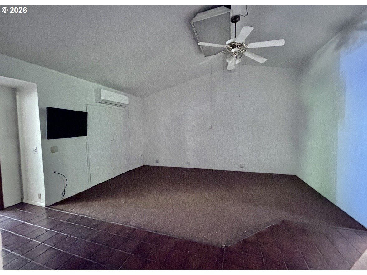 4990 Mitchell Loop Rd Property Photo 4