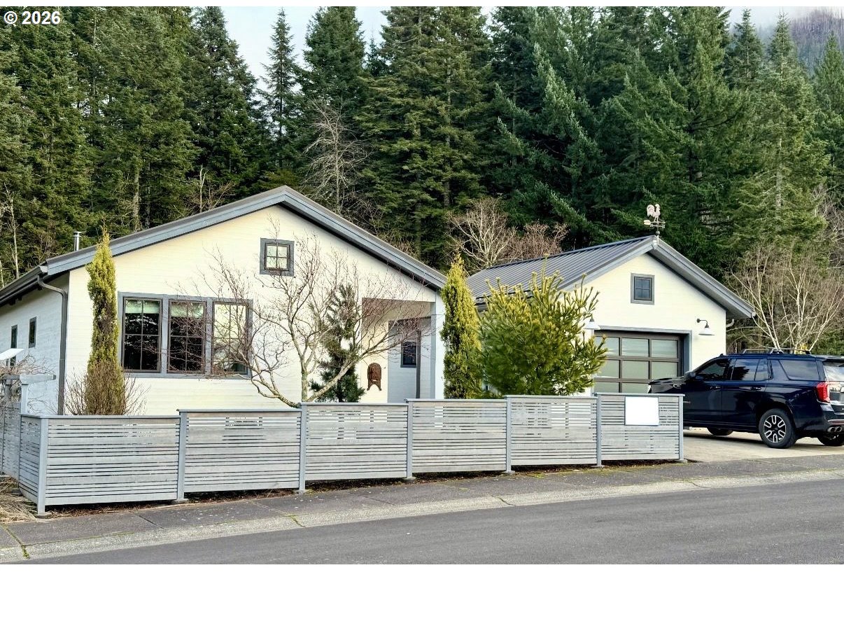 922 Sw Spelling Pl Property Photo 1