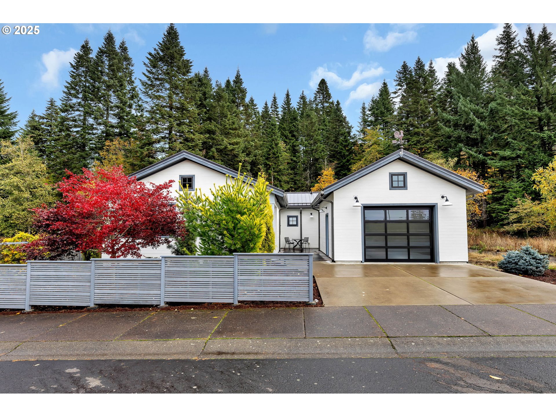 922 Sw Spelling Pl Property Photo 3