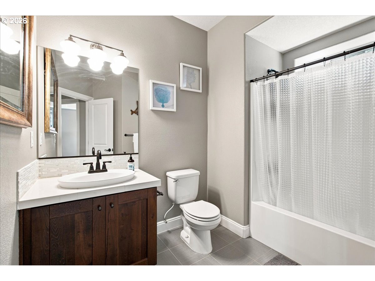 2270 Rogue Way Property Photo 35