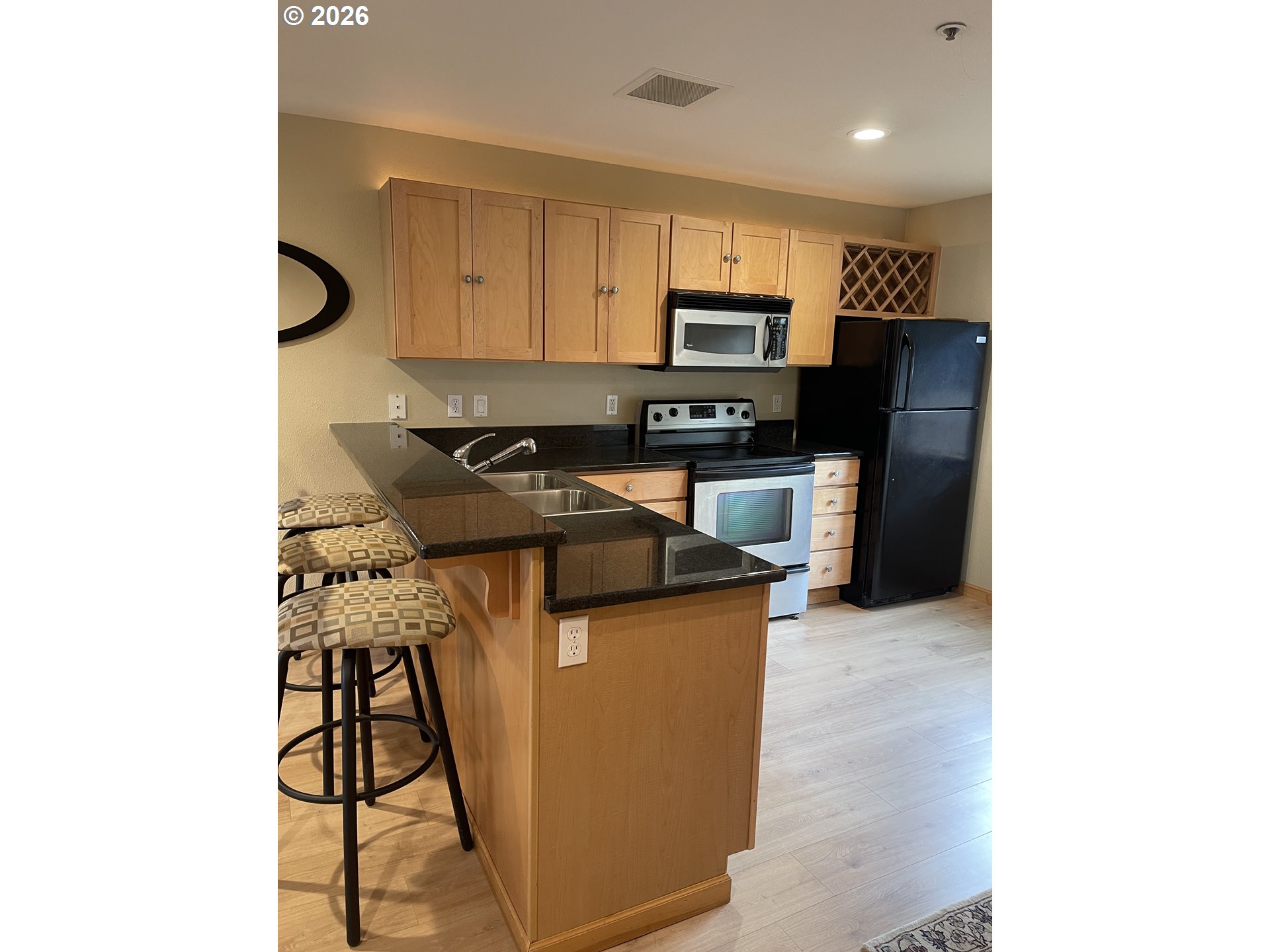 810 Nw Naito Pkwy F-10 Property Photo 2