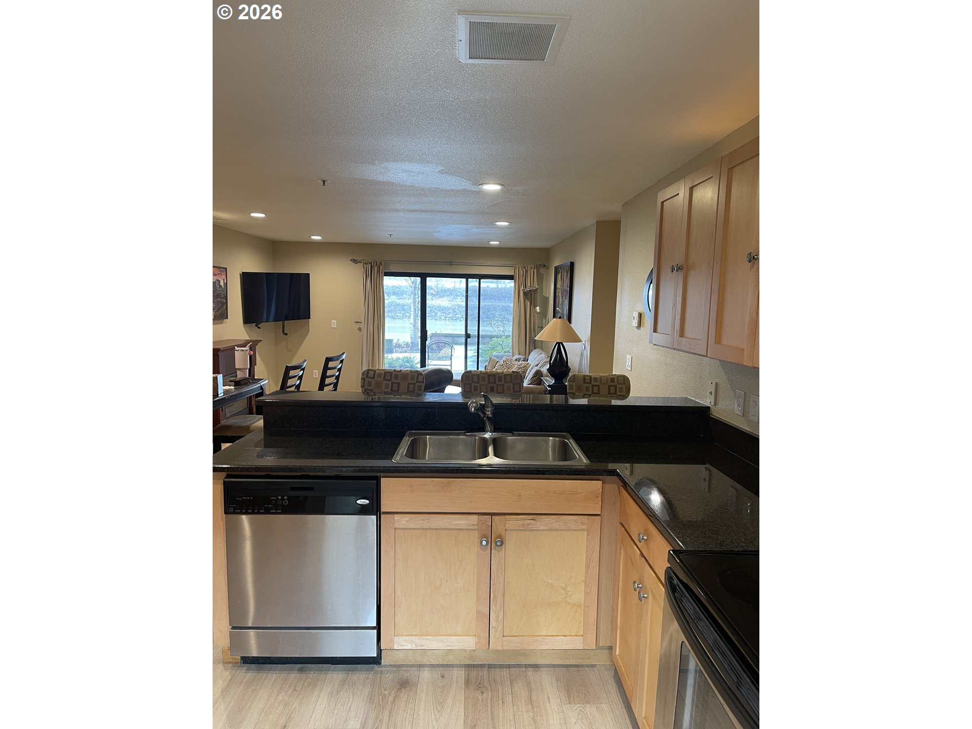 810 Nw Naito Pkwy F-10 Property Photo 5