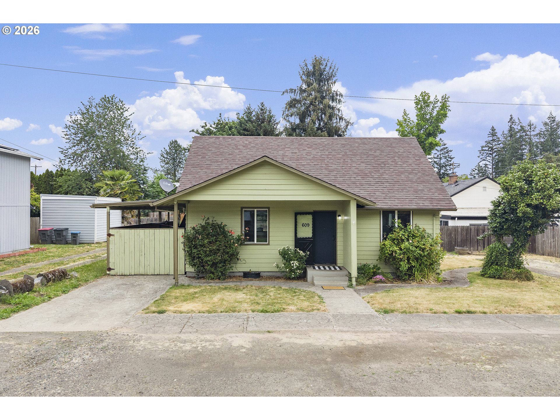 609 4th St Property Photo 1
