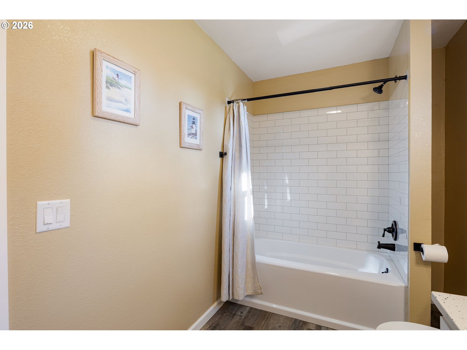 450 Hunsaker Ln Property Photo 23