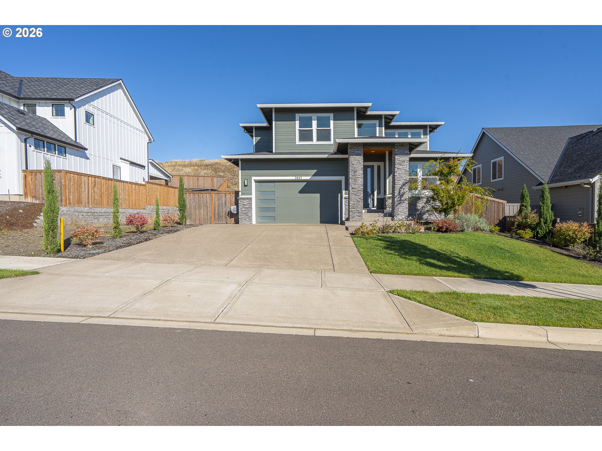 2837 NW MT ASHLAND LN Property Photo 1