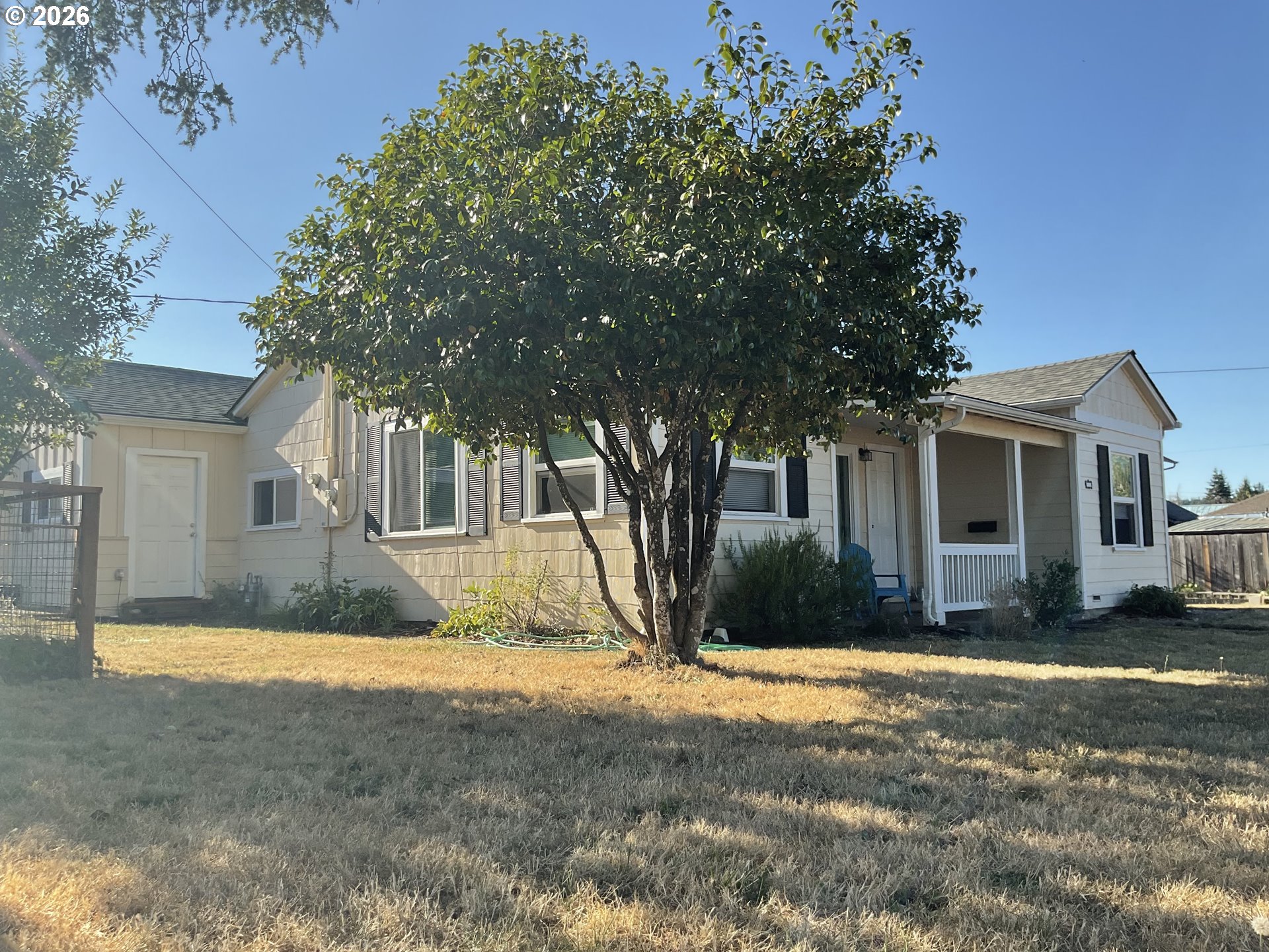 914 4th Ave Property Photo 4