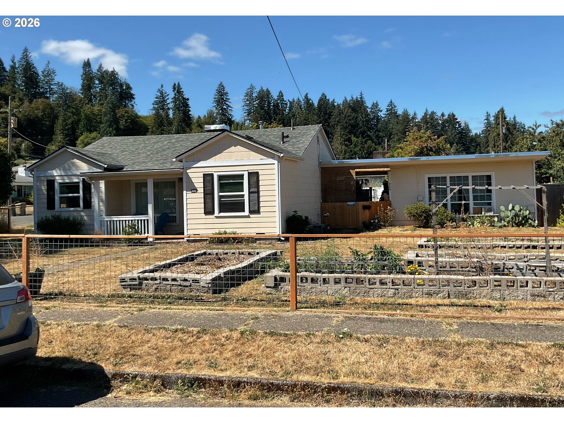 914 4th Ave Property Photo 5