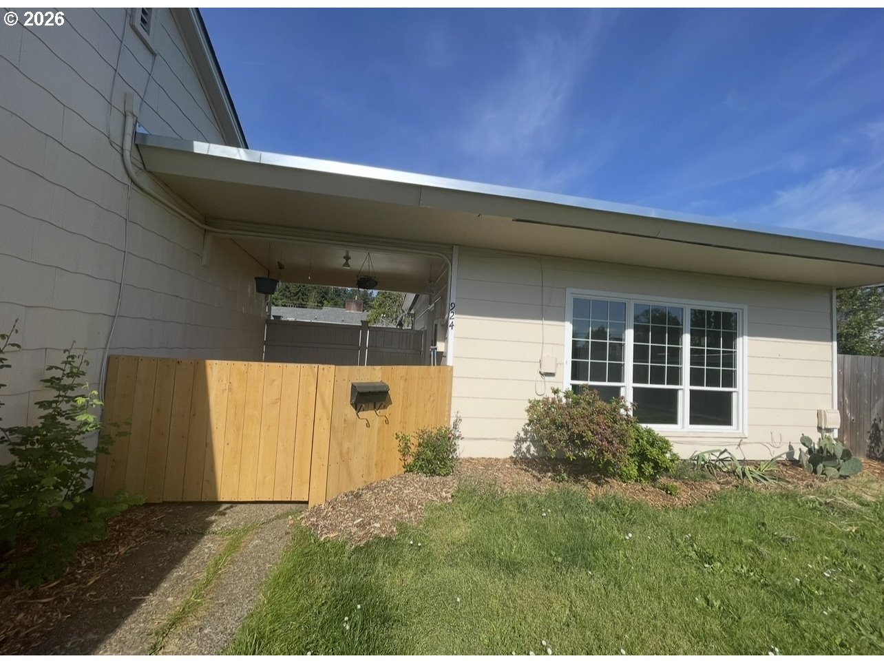 914 4th Ave Property Photo 12