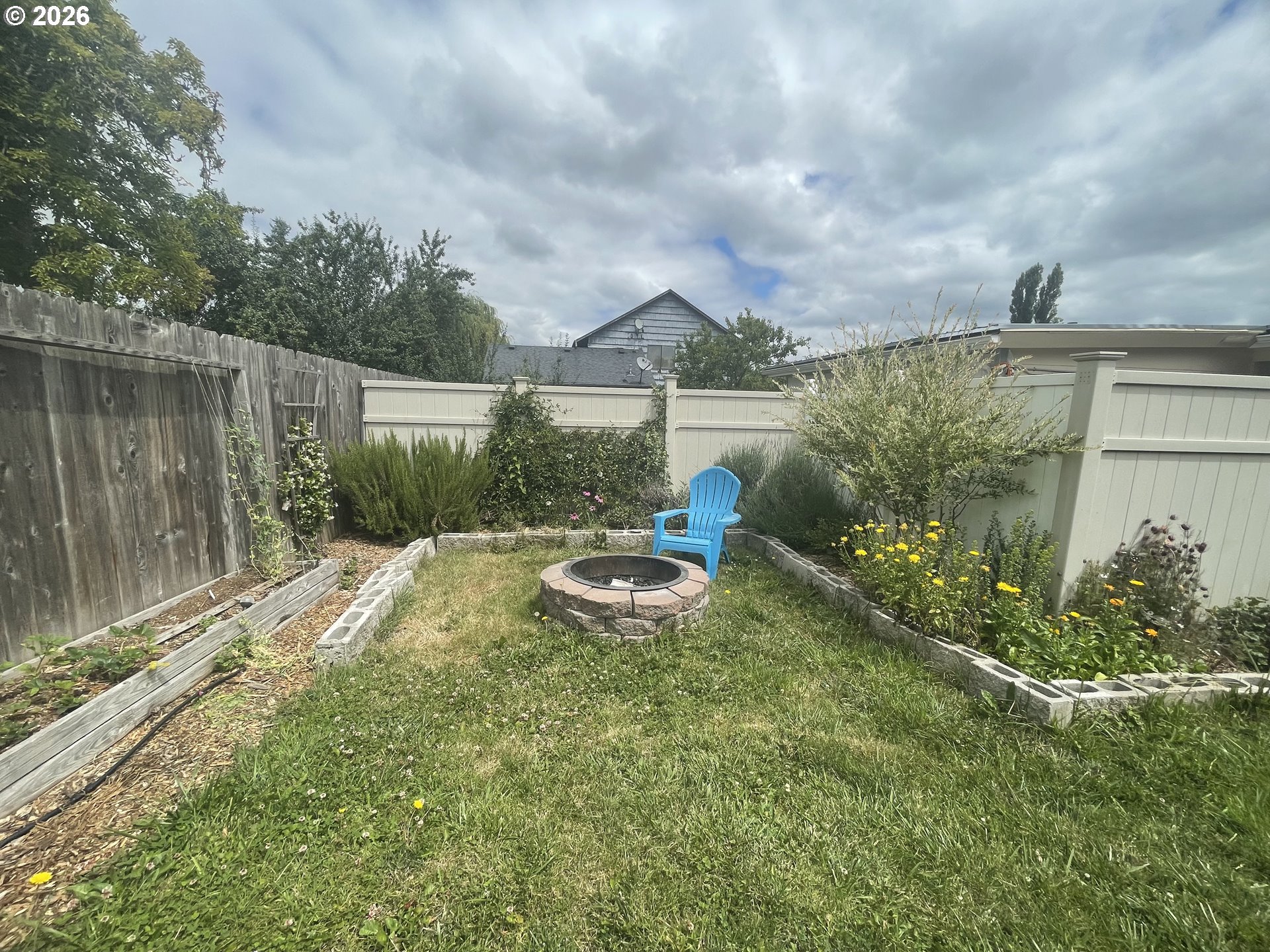 914 4th Ave Property Photo 14