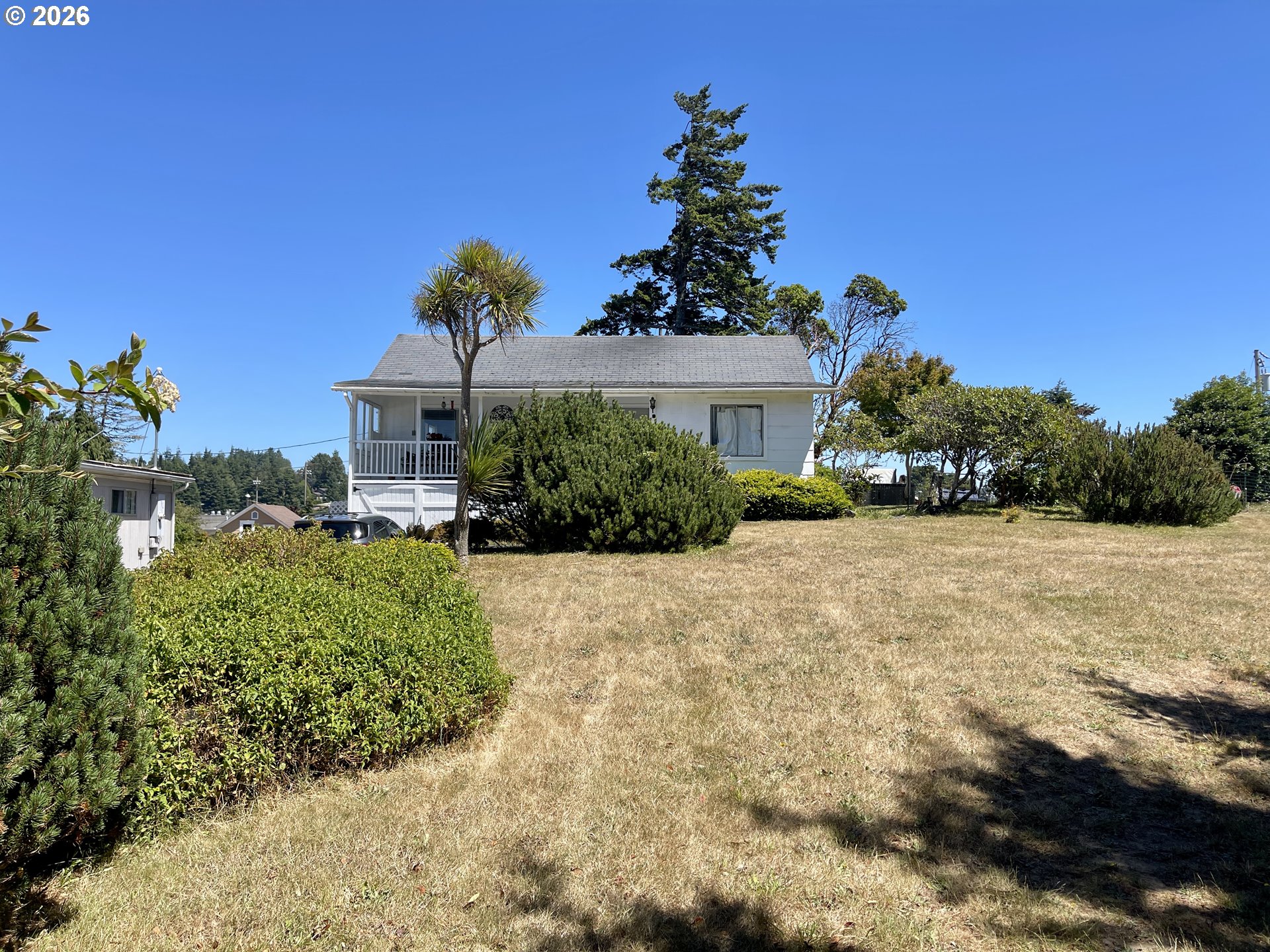 2519 Everett Ave Property Photo 4