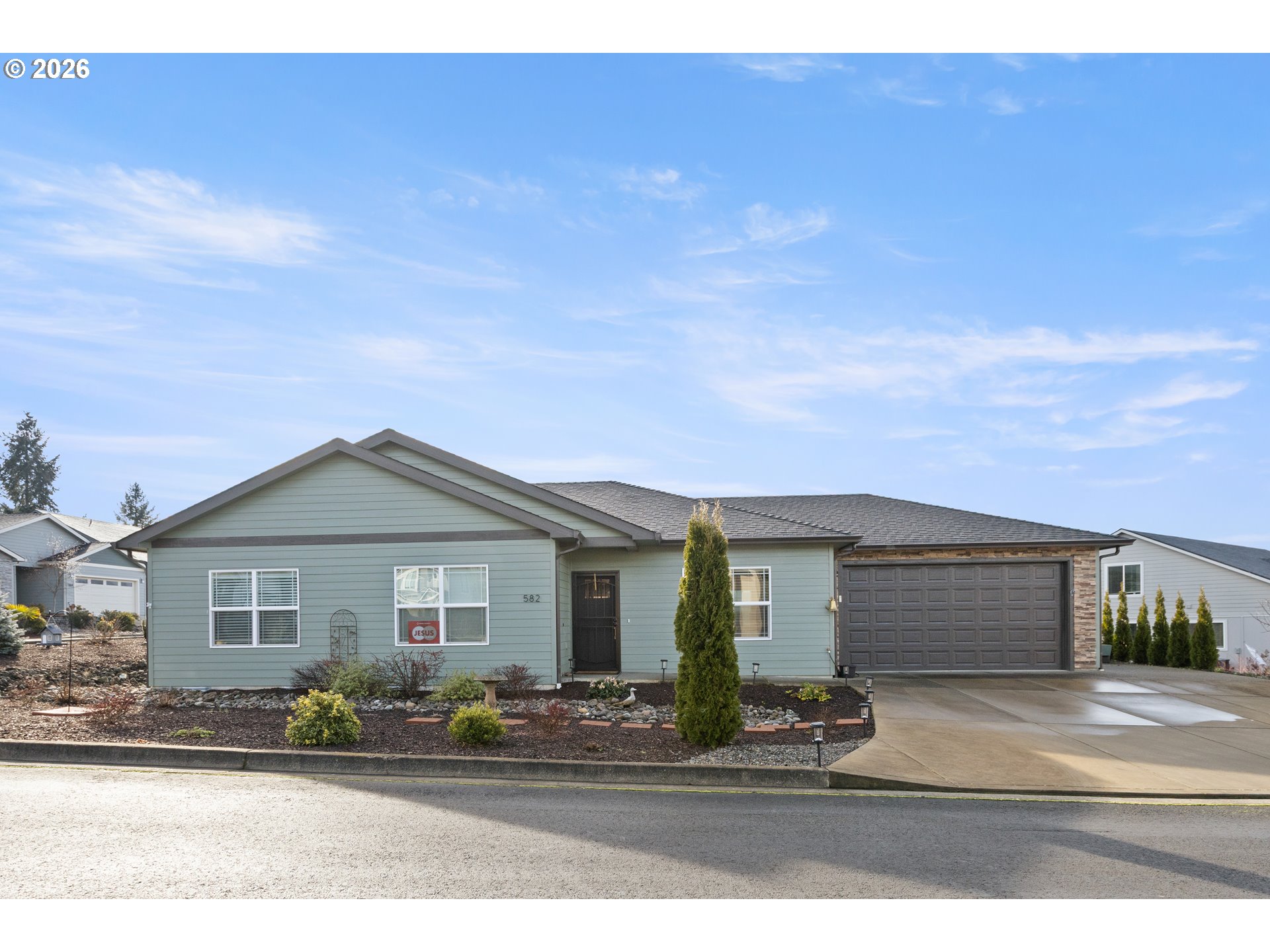 582 FAIRWAY ESTATES DR Property Photo 1
