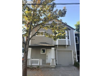 550 NE KNOTT ST Property Photo 1