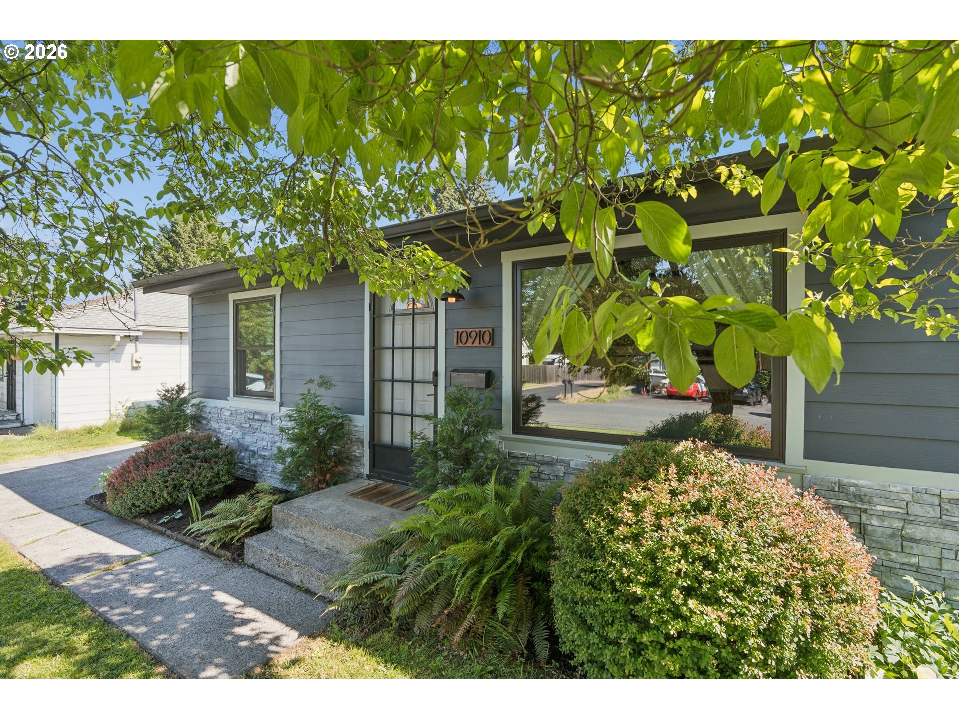 10910 Ne Knott St Property Photo 1