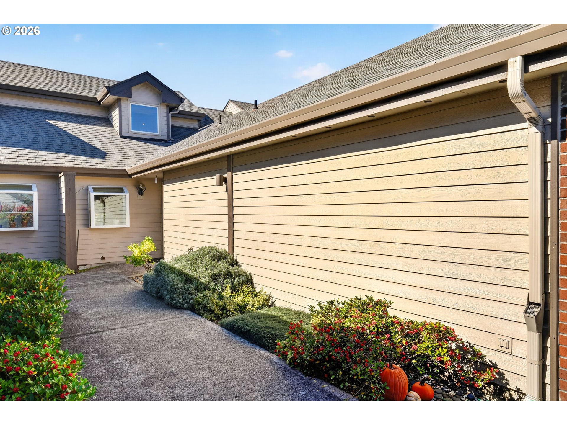 2449 Nw Logan St Property Photo 4