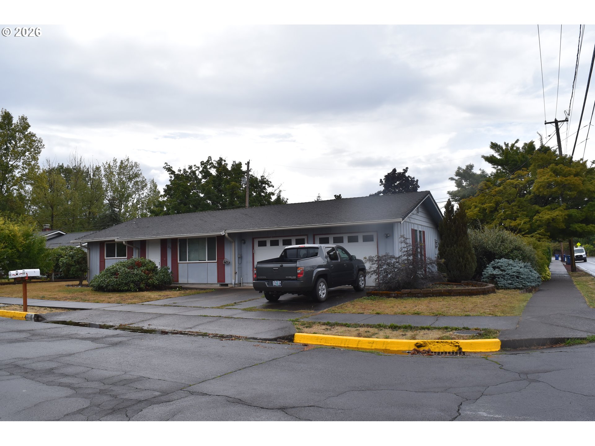 2110 Birchwood Ave Property Photo 2