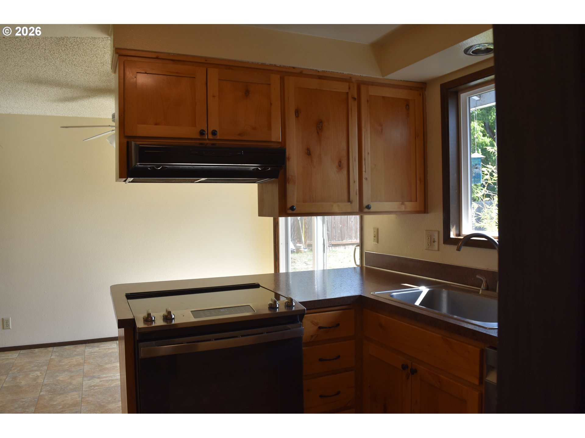 2110 Birchwood Ave Property Photo 8