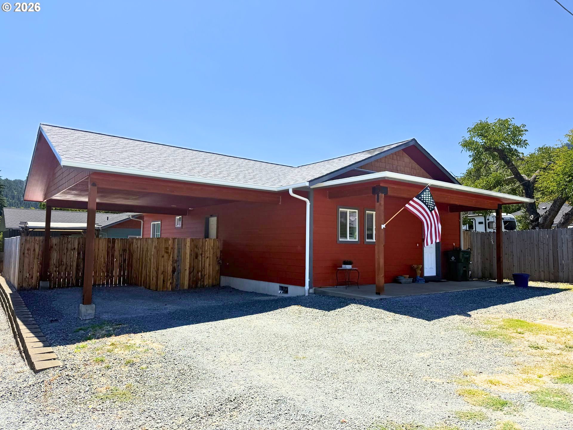 120 E Date St Property Photo 2