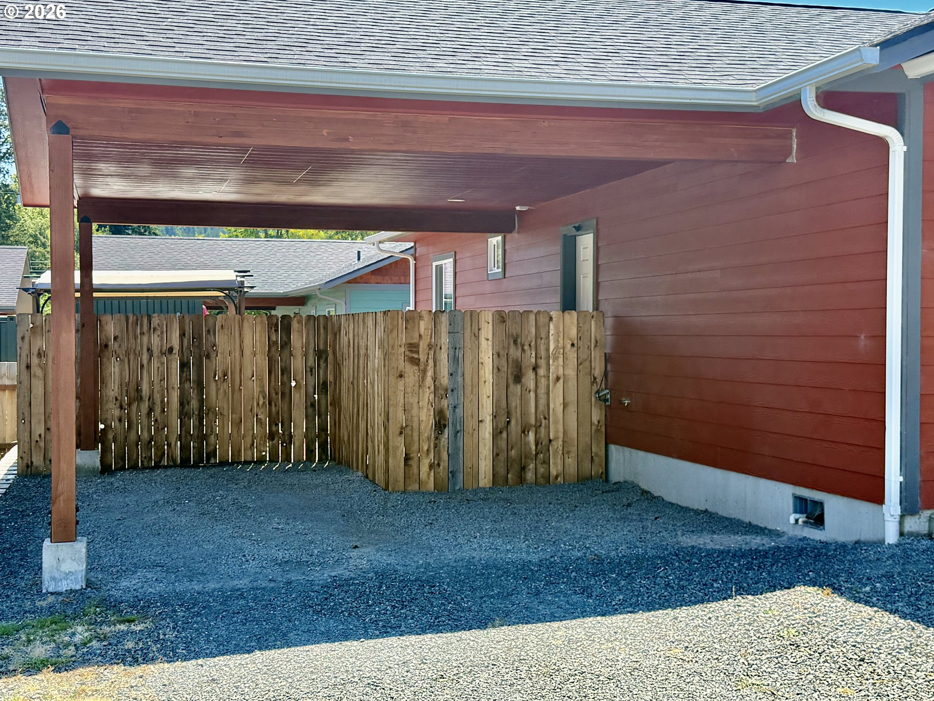 120 E Date St Property Photo 4