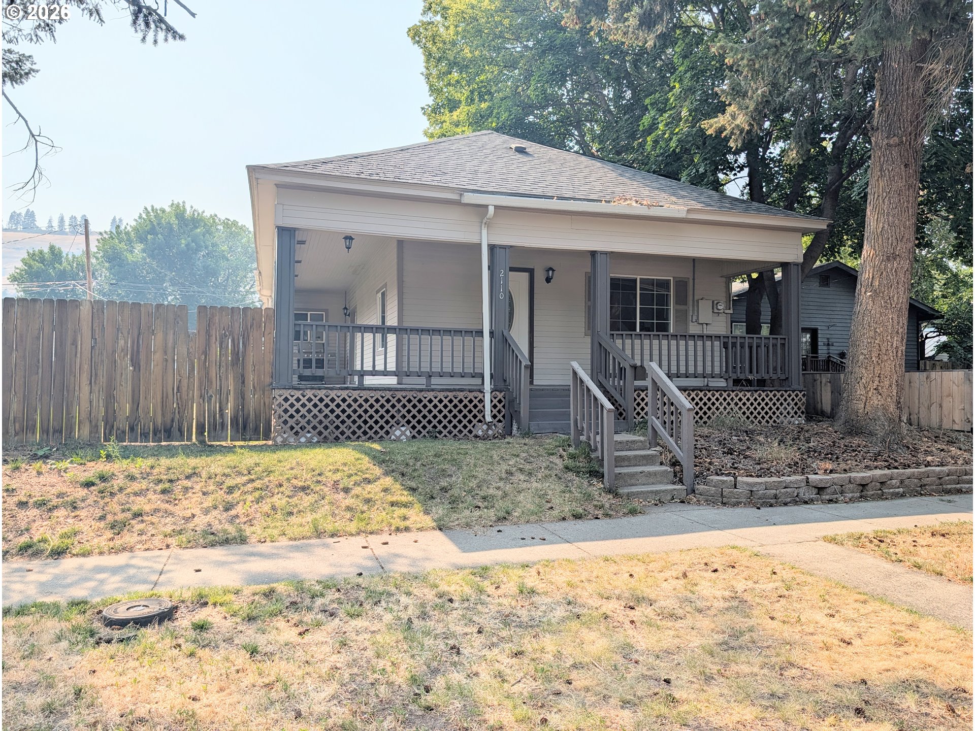 2110 1ST ST Property Photo 1