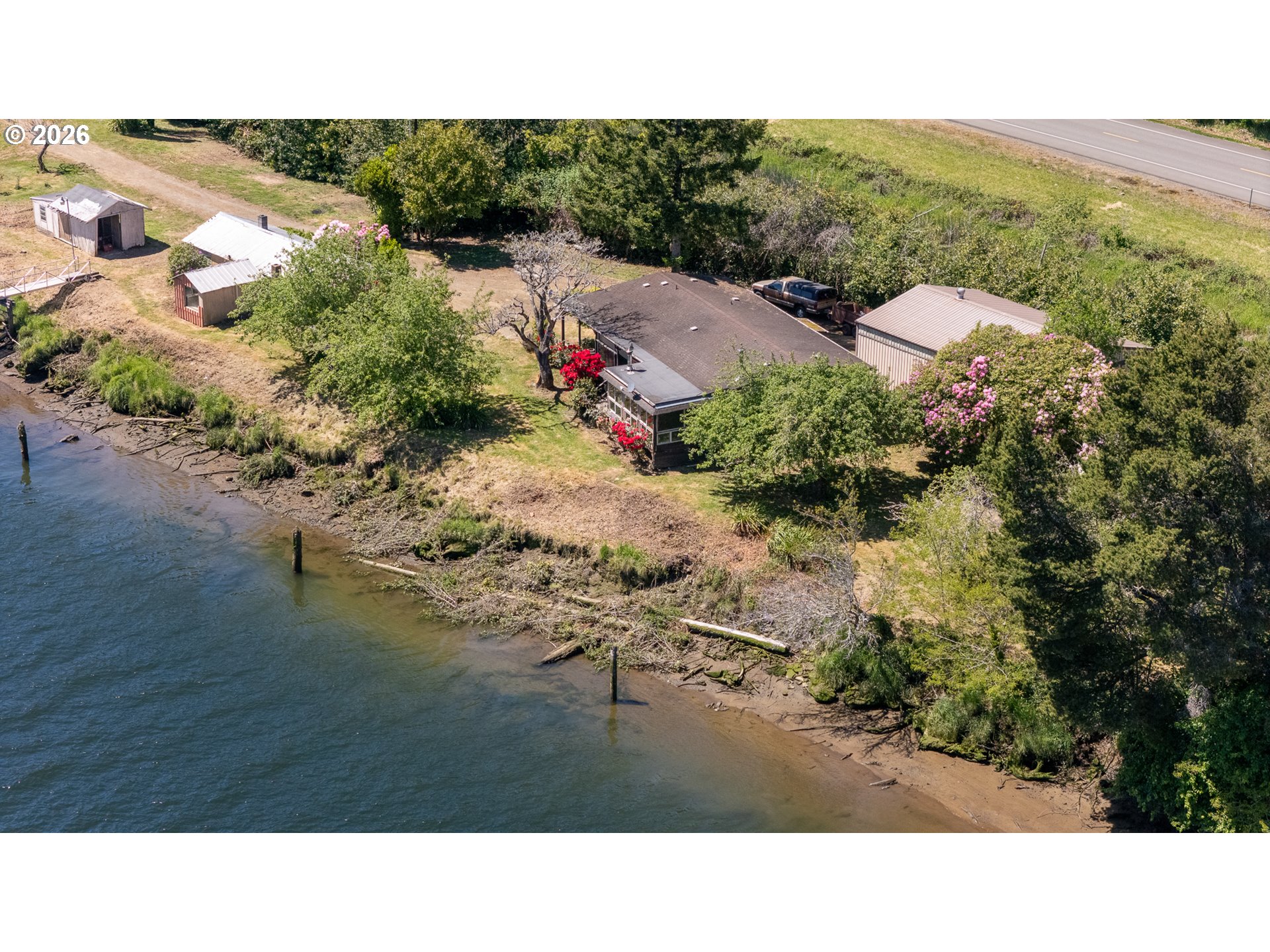 8136 Highway 126 Property Photo 2